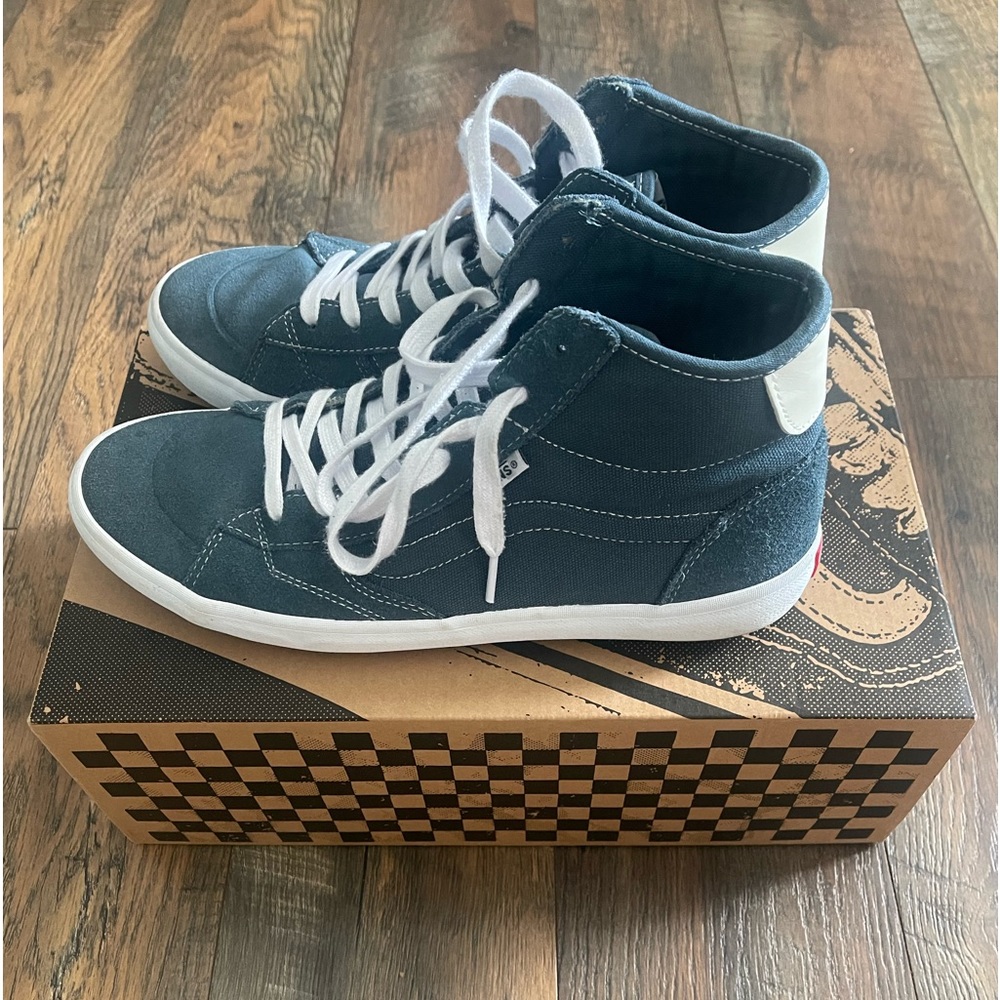 Vans “The Lizzie Shoe”